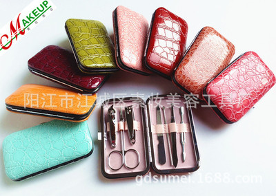 【小額批發(fā)】彩色石頭紋美容套裝 指甲刀美甲工具 禮品指甲鉗套裝 - 【小額批發(fā)】彩色石頭紋美容套裝 指甲刀美甲工具 禮品指甲鉗套裝廠家 - 【小額批發(fā)】彩色石頭紋美容套裝 指甲刀美甲工具 禮品指甲鉗套裝價(jià)格 - 陽(yáng)江市江城區(qū)素妝美容工具廠 - 